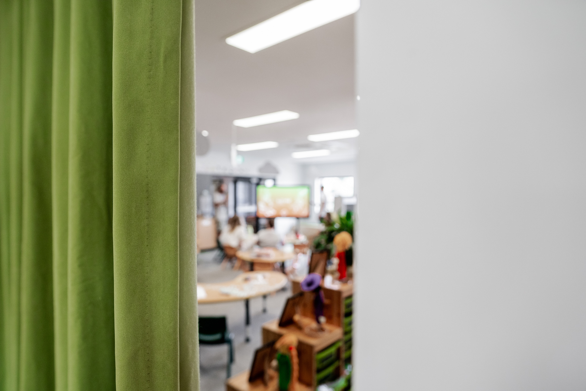 //www.acousticblindsandcurtains.com.au/wp-content/uploads/2020/01/Acoustic_Curtains_for_Schools_1.jpg