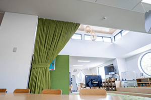 https://www.acousticblindsandcurtains.com.au/wp-content/uploads/2020/01/newstyleclassroom_openplan3-300x200.png